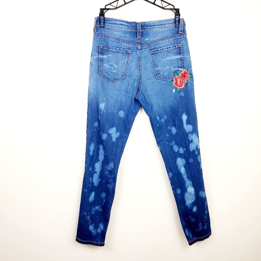 5/$15 Fashion Nova Bleached Skinny Jean with Embroidered Rose